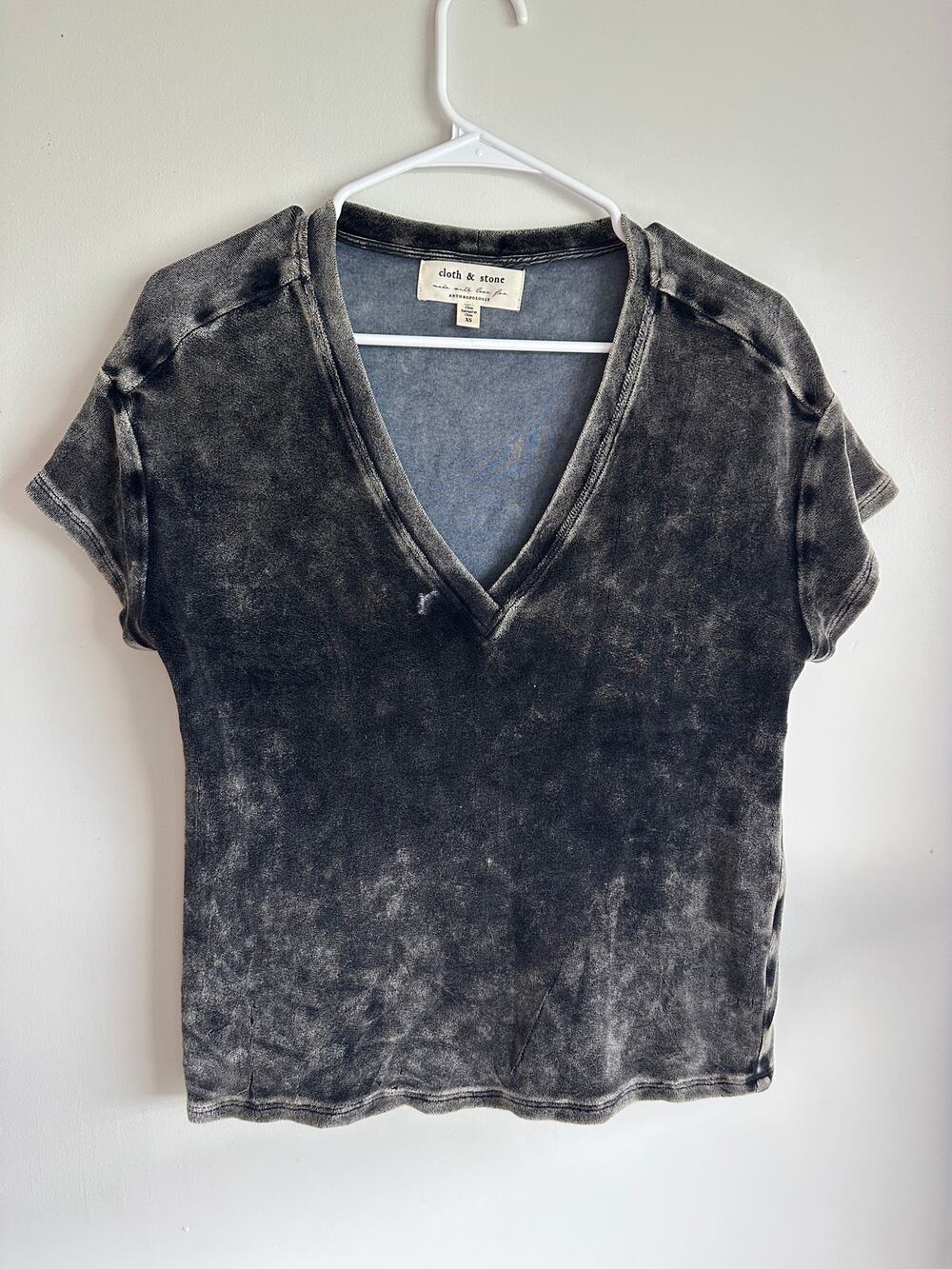 Cloth & Stone Anthropologie Acid Wash Velvet V-Neck Tee Shirt Grey Black XS